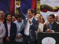 Guaidó vai à fronteira com a Colômbia garantir entrada de ajuda
