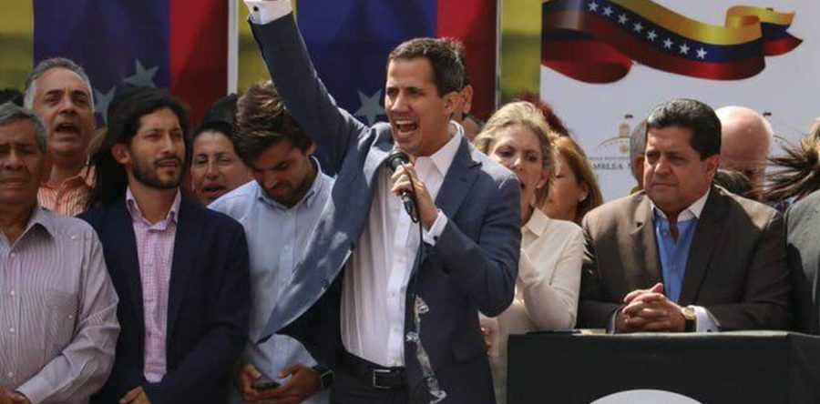 Guaidó vai à fronteira com a Colômbia garantir entrada de ajuda