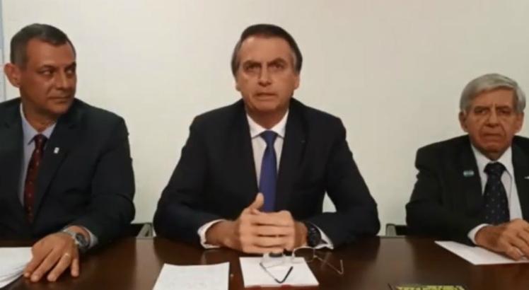 Bolsonaro diz que governo vai criar cartão-caminhoneiro