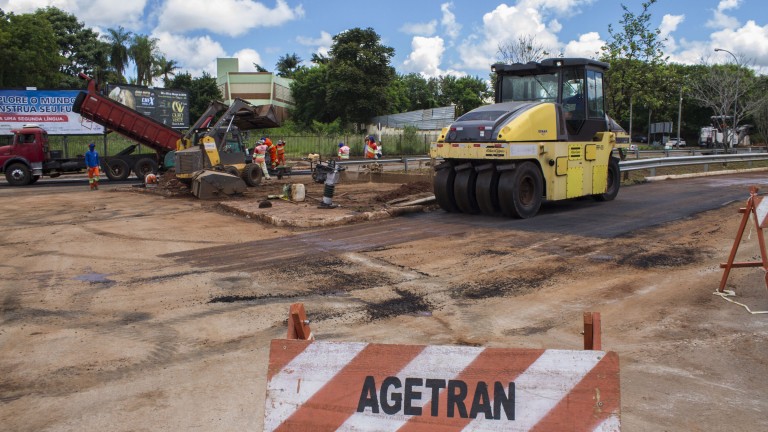 Prefeitura refez pavimento de rotatória destruída pelas chuvas