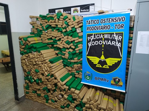 Traficante é preso com mais de 1t de maconha em carro furtado no Mato Grosso