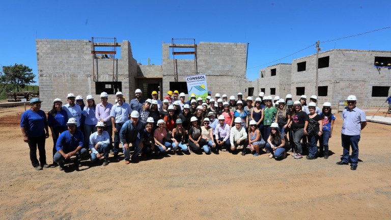 O sonho da casa própria está mais próximo de se realizar para quase 200 famílias