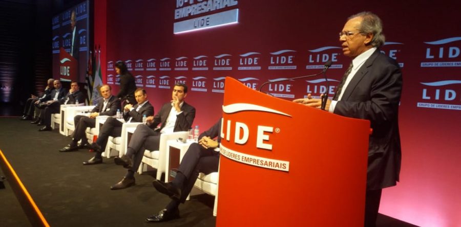 Guedes defende reforma da Previdência e é aplaudido por empresários