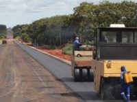 PREFEITURA INICIA PAVIMENTAÇÃO DO ÚLTIMO TRECHO SEM ASFALTO DO MACROANEL RODOVIÁRIO