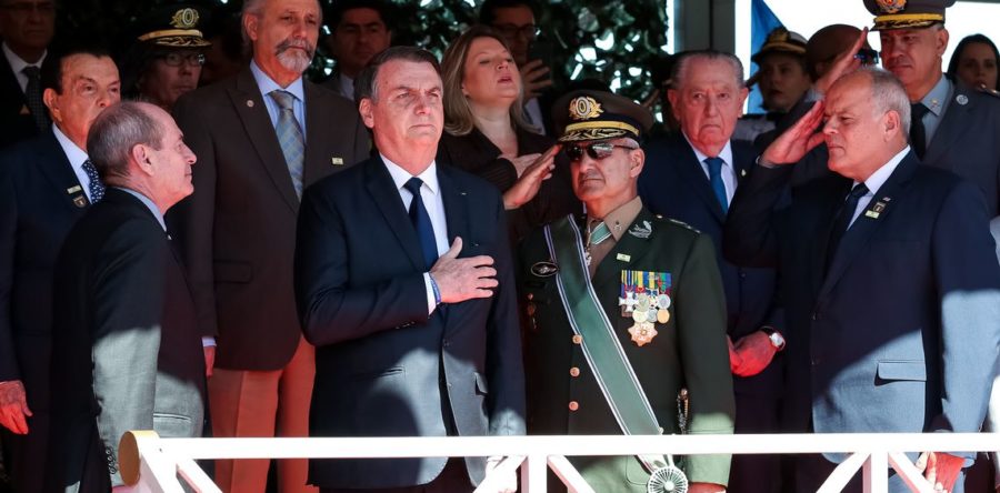 BOLSONARO DIZ QUE EXÉRCITO SEMPRE ESTEVE AO LADO DA VONTADE NACIONAL