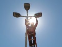 PREFEITURA ECONOMIZA QUASE R$ 1 MILHÃO MENSAL COM INSTALAÇÃO DE 46.250 LÂMPADAS DE LED