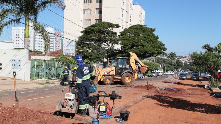 RUA PERNAMBUCO É A PRIMEIRA A RECEBER NOVA REDE DE ÁGUA E RECAPEAMENTO QUE CHEGARÁ A 33 KM DE VIAS
