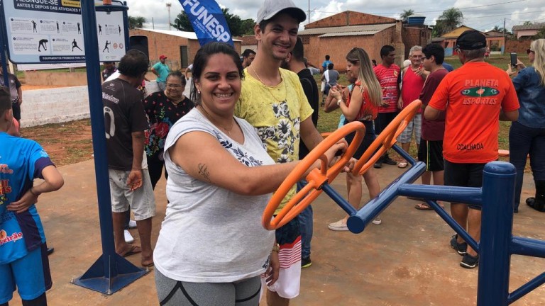 PREFEITURA INVESTE EM ESPORTE E MORADORES DO NOVA BAHIA RECEBEM ACADEMIA AO AR LIVRE