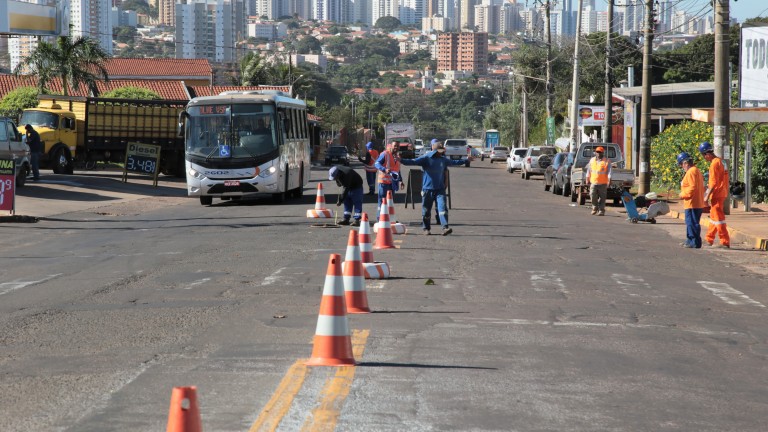 AVENIDA EULER DE AZEVEDO TEM DRENAGEM REFORÇADA ANTES DA ÚLTIMA ETAPA DE RECAPEAMENTO