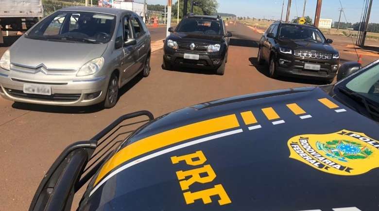 PRF RECUPERA CARROS ROUBADOS E PRENDE 19 QUILOS DE MACONHA EM PONTA PORÃ