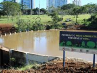 APÓS RECUPERAR LAGO MENOR, EQUIPES INICIAM DESASSOREAMENTO DO LAGO PRINCIPAL