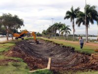 MEIO AMBIENTE REALIZA LIMPEZA DE BACIA DE CONTENÇÃO DA LAGOA MAIOR EM TRÊS LAGOAS
