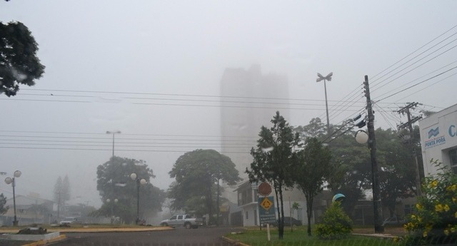 FRENTE FRIA CHEGA NA QUINTA COM MÍNIMAS DE 4 NA CAPITAL E 0 NO SUL DO ESTADO