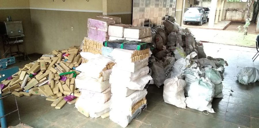 DOF PRENDE MAIS DE 4 TONELADAS DE DROGA EM FAZENDA UTILIZADA PELOS TRAFICANTES EM MS