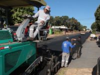 APÓS 30 ANOS DE ESPERA, RESIDENCIAL BELLINATE ESTÁ PAVIMENTADO E AVENIDA DE ACESSO É RECAPEADA