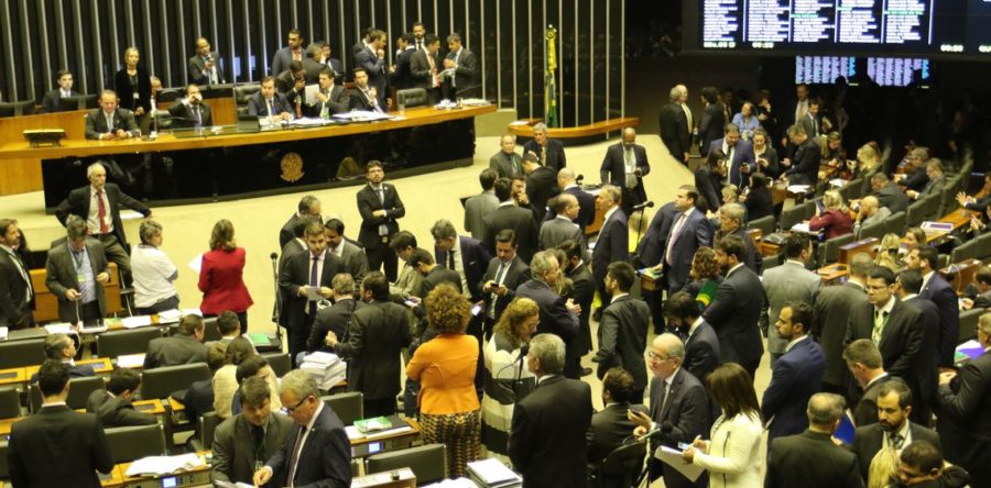 REFORMA DA PREVIDÊNCIA: DEPUTADOS APROVARAM TEXTO PRINCIPAL ONTEM E VOTAM HOJE EMENDAS E DESTAQUES