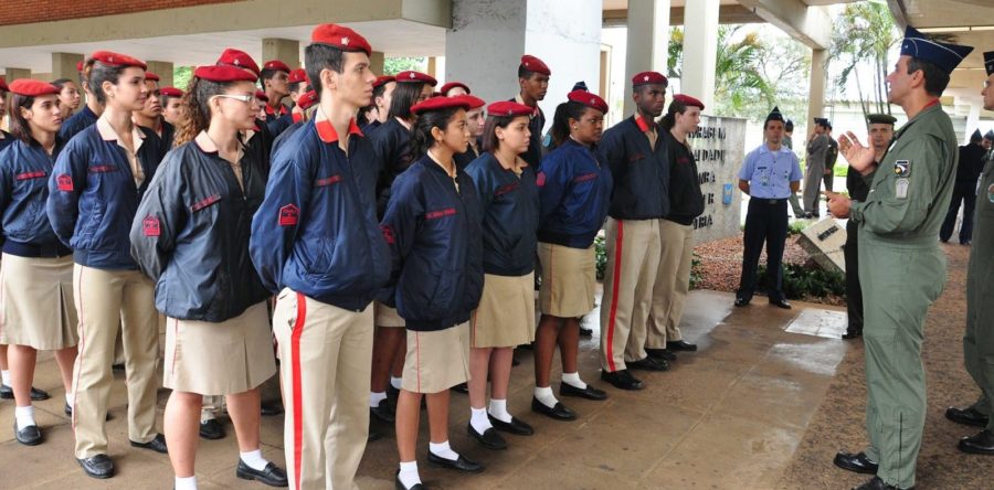 MEC PRETENDE IMPLANTAR NO PAÍS 108 ESCOLAS CÍVICO-MILITARES ATÉ 2023