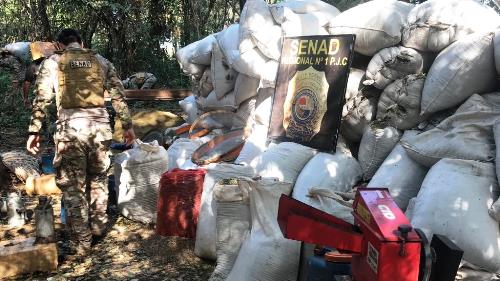 POLICIA DO PARAGUAI ENCONTRA E DESTRÓI ACAMPAMENTO DO TRÁFICO NA FRONTEIRA