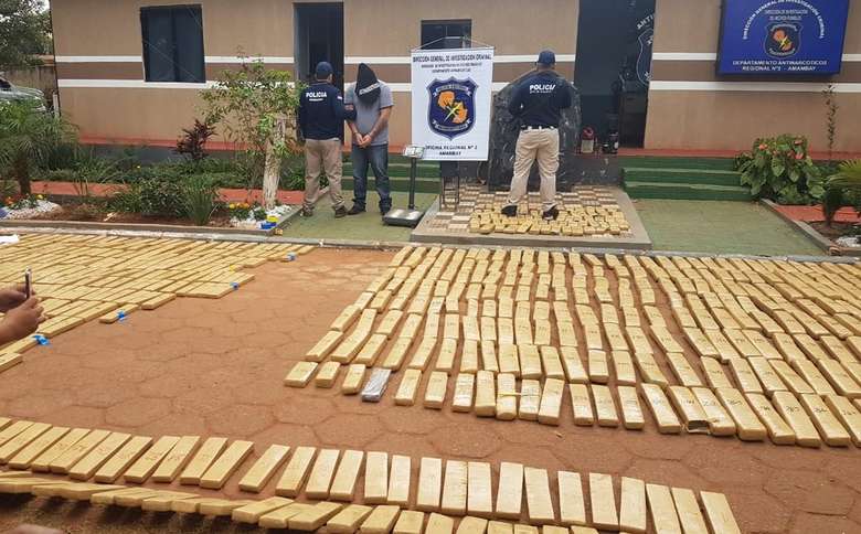 BRASILEIRO PRESO NO PARAGUAI COM 827 KG DE MACONHA