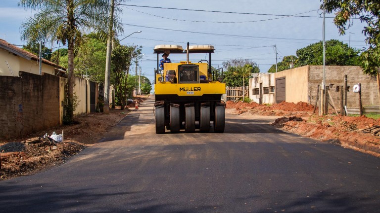 PREFEITURA CONCLUI ASFALTO NO JARDIM ANACHE E INICIA JOSÉ TAVARES