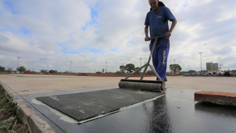 PREFEITURA INICIA EMBORRACHAMENTO DA PISTA DE ATLETISMO NO AYRTON SENNA