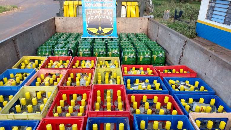 POLICIA APREENDE MAIS DE 3500 UNIDADES DE BEBIDA SEM DOCUMENTAÇÃO