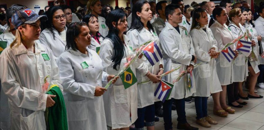 GOVERNO REGULAMENTA CONCESSÃO DE RESIDÊNCIA A MÉDICOS CUBANOS