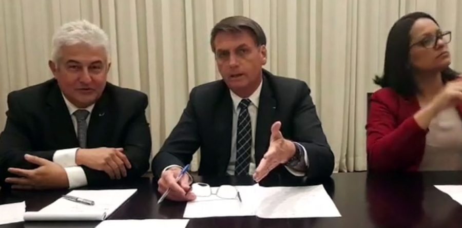 BOLSONARO DIZ QUE MINISTÉRIO PREPARA PROJETO PARA LEGALIZAR GARIMPOS