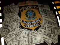 HOMEM É PRESO COM 22 MIL DÓLARES AMARRADOS NAS PERNAS