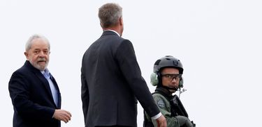 JUSTIÇA AUTORIZA A TRANSFERÊNCIA DE LULA DO PARANÁ PARA SÃO PAULO