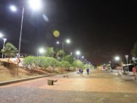 MAIS QUE ILUMINAÇÃO, ENTREGA DE LÂMPADAS DE LED DA ORLA LEVA SEGURANÇA AOS MORADORES
