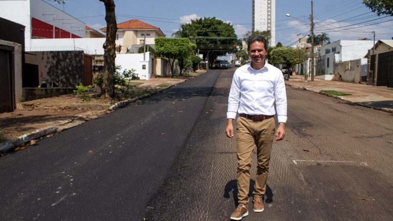 PREFEITO VISTORIA RECAPEAMENTO NA ARTUR JORGE E CONFIRMA FRENTES NA PERNAMBUCO E 14 DE JULHO