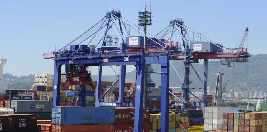 BALANÇA COMERCIAL REGISTRA SUPERÁVIT PARCIAL DE US$ 30 BILHÕES NO ANO