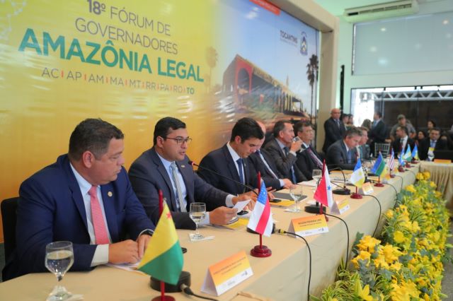 BOLSONARO SE REÚNE COM GOVERNADORES DA AMAZÔNIA LEGAL