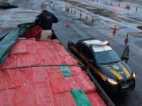 CARRETA COM MAIS DE 2 MILHÕES EM CIGARROS CONTRABANDEADOS É PRESA EM GUAÍRA