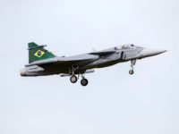 BRASIL RECEBE O PRIMEIRO DOS 36 CAÇAS COMPRAS PELA FAB