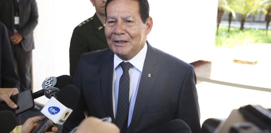 “É O PRESIDENTE QUE DECIDE” DIZ MOURÃO SOBRE NOVO IMPOSTO