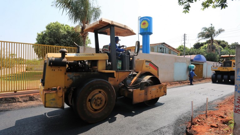 OBRAS NA REGIÃO DO NOVA LIMA AVANÇAM COM TÉRMINO DE ASFALTO NO ANACHE E RECUPERAÇÃO DE PISCINÃO