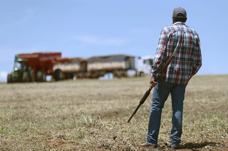 BOLSONARO DIZ QUE SANSIONARÁ PROJETO QUE AMPLIA POSSE DE ARMA NO CAMPO