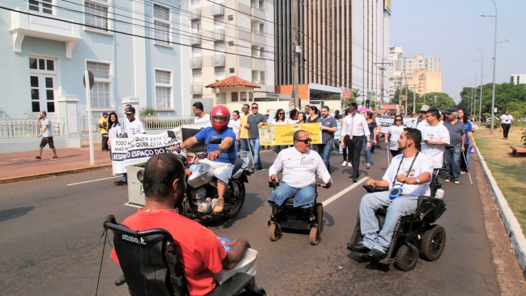PREFEITURA APOIA CAMINHADA EM ALUSÃO AO DIA NACIONAL DA LUTA DA PESSOA COM DEFICIÊNCIA
