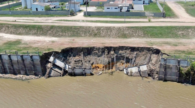 DEFESA CIVIL E AGESUL VISTORIAM PAREDE DE CONTENÇÃO DO RIO PARAGUAI EM PORTO MURTINHO