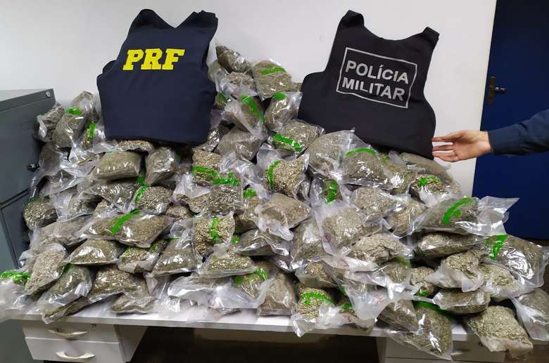 JOVEM DE 19 ANOS É PRESO COM 265 PACOTES DE SKUNK