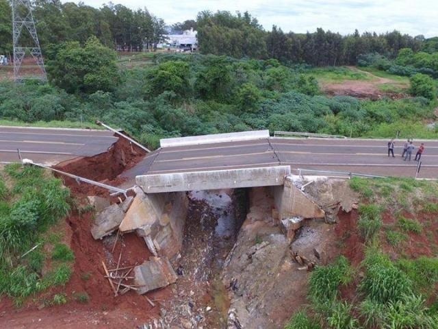 PONTE DE R$ 1 MILHÃO DESABADA APÓS UM ANO DE CONSTRUÍDA