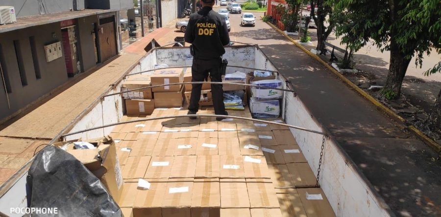 CAMINHÃO CARREGADOS DE CIGARROS E AGROTÓXICOS CONTRABANDEADOS É APREENDIDO PELO DOF