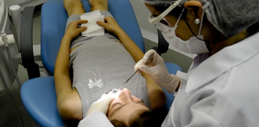 HIGIENE BUCAL PODE AJUDAR A PREVENIR COMPLICAÇÕES DA COVID-19