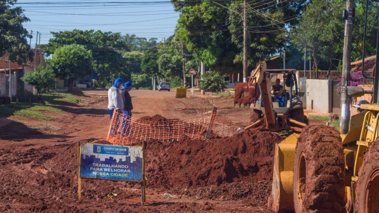NO SANTA LUZIA, DRENAGEM ENTRA NA RETA FINAL E TERRAPLANAGEM COMEÇA NA SEMANA QUE VEM