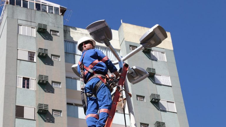 PREFEITO ISENTA CONSUMIDORES QUE UTILIZAM TARIFA SOCIAL DE PAGAR A COSIP POR TRÊS MESES