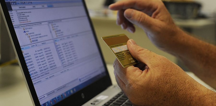 UM EM CADA 4 BRASILEIROS NÃO TEM ACESSO À INTERNET, MOSTRA PESQUISA