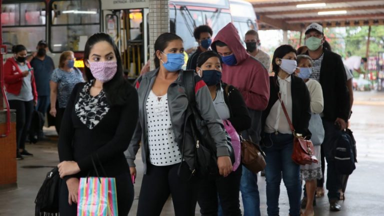 USUÁRIOS DO TRANSPORTE COLETIVO APROVAM USO OBRIGATÓRIO DE MÁSCARAS DE PROTEÇÃO
