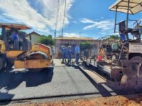 MORADORES DO SANTA LUZIA COMEMORAM CHEGADA DO ASFALTO ESPERADO HÁ 30 ANOS